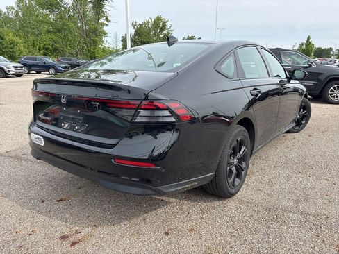 Used 2025 Honda Accord SE image 11