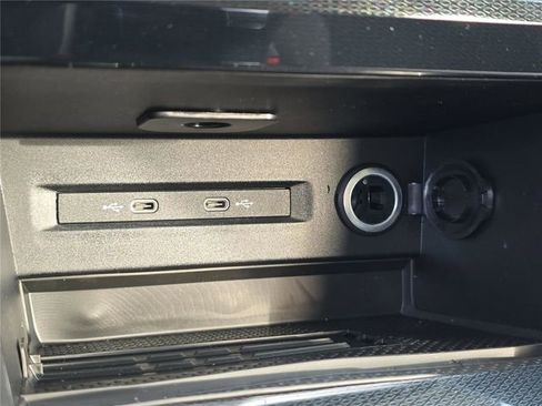 New 2026 Volkswagen Taos SE FWD image 16