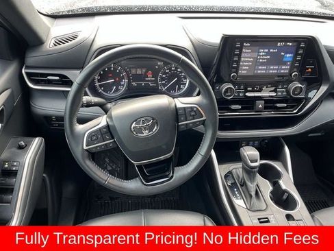 Used 2022 Toyota Highlander XSE AWD/4WD image 11