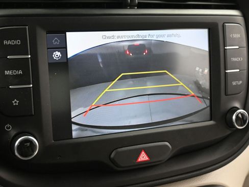 Used 2025 Kia Soul LX w/ LX Technology Package FWD image 17