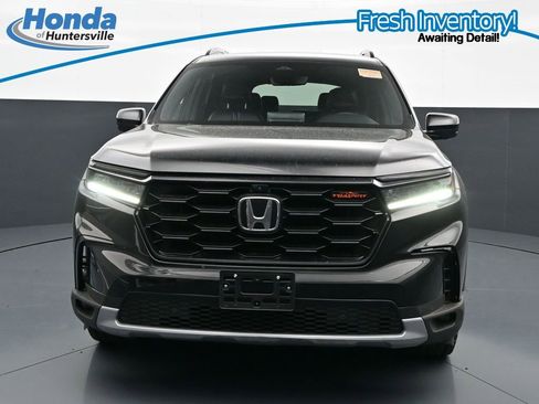 Used 2025 Honda Pilot TrailSport image 3