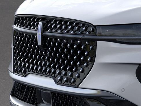 New 2026 Lincoln Nautilus Reserve image 17