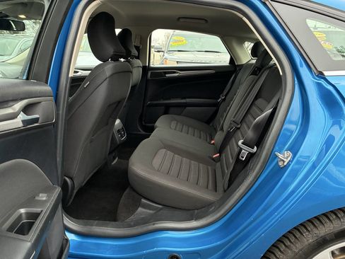 Used 2019 Ford Fusion SE image 4