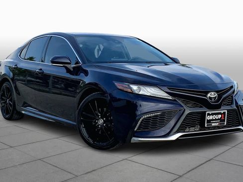 Used 2022 Toyota Camry XSE FWD image 3