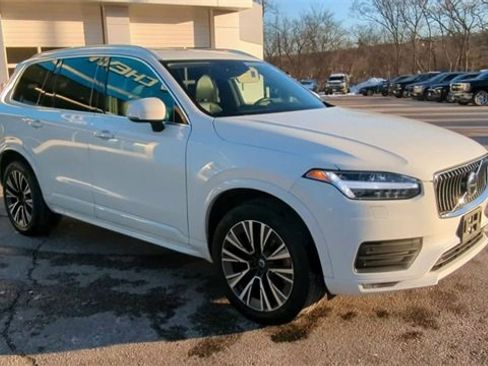 Used 2022 Volvo XC90 T5 Momentum w/ Climate Package image 2