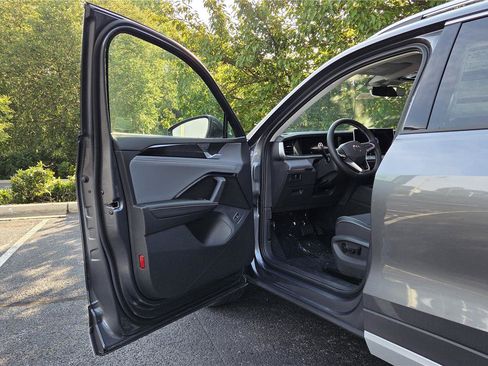 New 2026 Volkswagen Tiguan SE AWD/4WD image 11