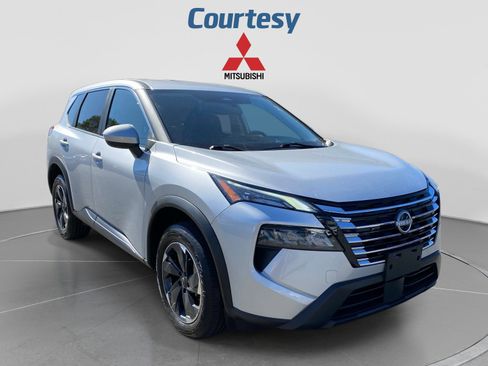 Used 2024 Nissan Rogue SV AWD/4WD image 10