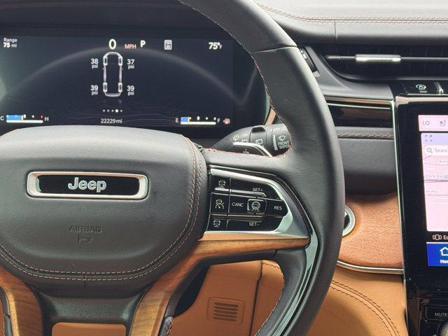 Used 2022 Jeep Grand Cherokee Summit AWD/4WD image 24