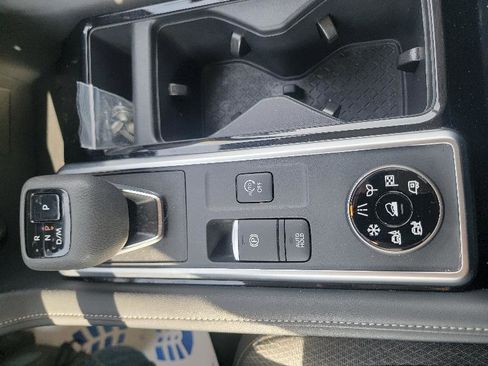 Used 2025 Nissan Pathfinder SV image 21