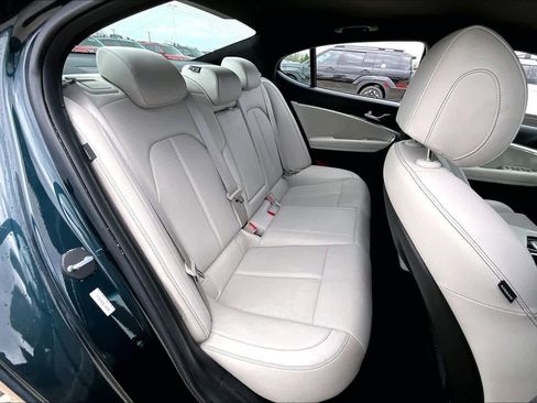 Used 2025 Genesis G70 2.5T image 18