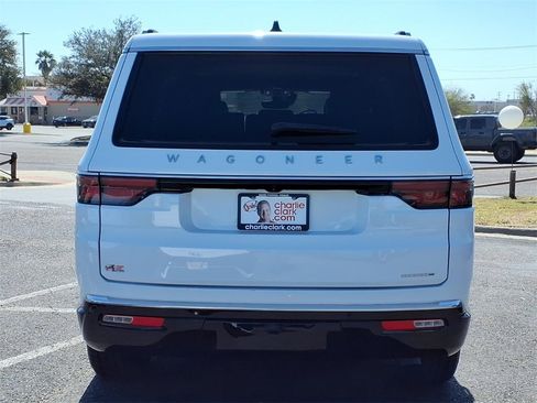 Used 2024 Jeep Wagoneer Series II image 6