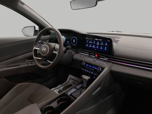 Certified 2024 Hyundai Elantra SEL w/ Convenience Package image 18