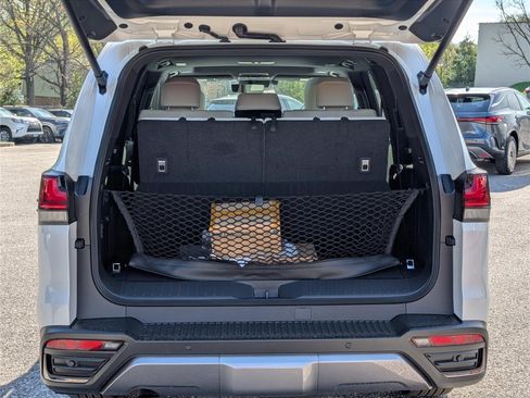 New 2026 Lexus LX 600 4WD w/ Luxury Package image 10