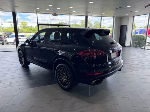Used 2018 Porsche Cayenne Platinum Edition image 3