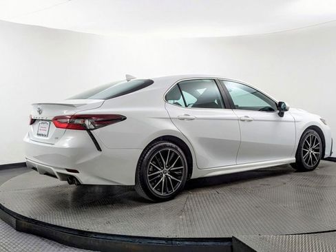Used 2023 Toyota Camry SE image 10