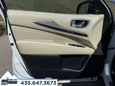 Used 2019 INFINITI QX60 Luxe w/ Essential Package FWD image 12