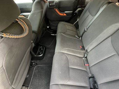 Used 2015 Jeep Wrangler Unlimited Rubicon w/ Connectivity Group image 16