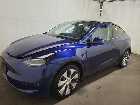 Used 2023 Tesla Model Y Long Range AWD/4WD image 2