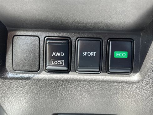 Used 2020 Nissan Rogue SV AWD/4WD image 31