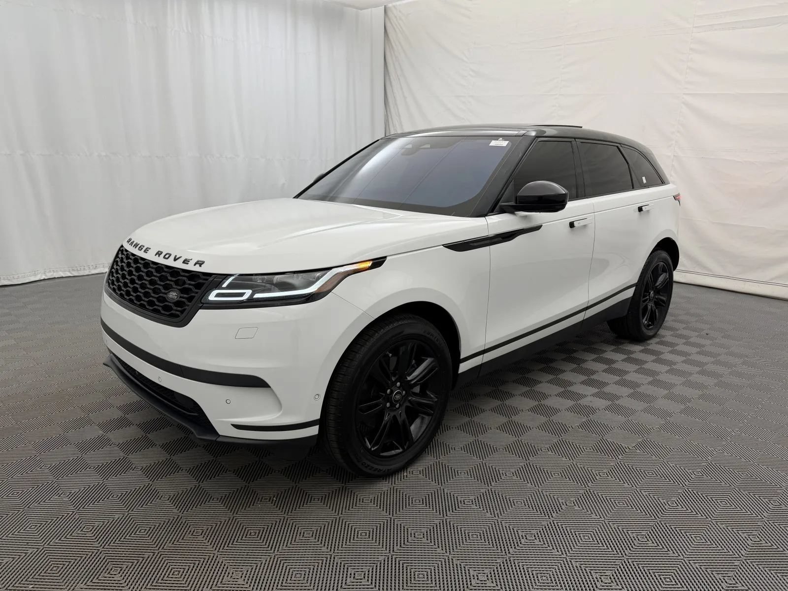Used 2021 Land Rover Range Rover Velar S AWD/4WD image 2