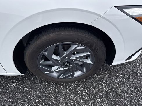 Used 2024 Hyundai Elantra SEL image 12