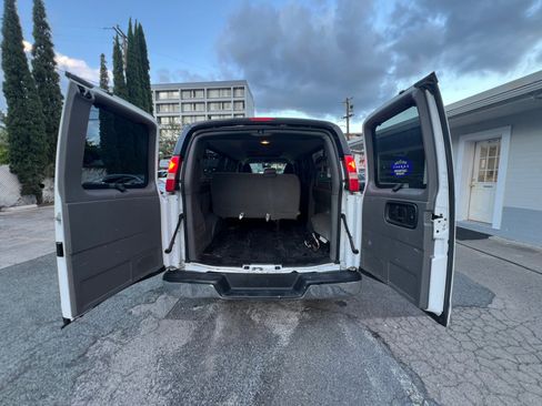 Used 2016 Chevrolet Express 3500 LT w/ LT Preferred Equipment Group image 25