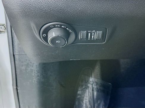 Certified 2024 Jeep Compass Limited image 17