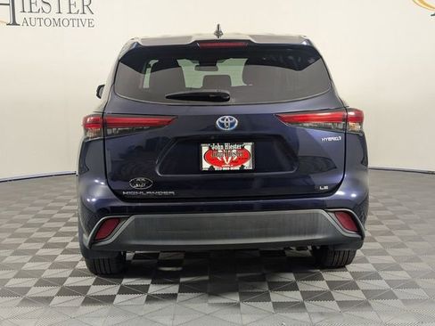 Used 2023 Toyota Highlander LE AWD/4WD image 6
