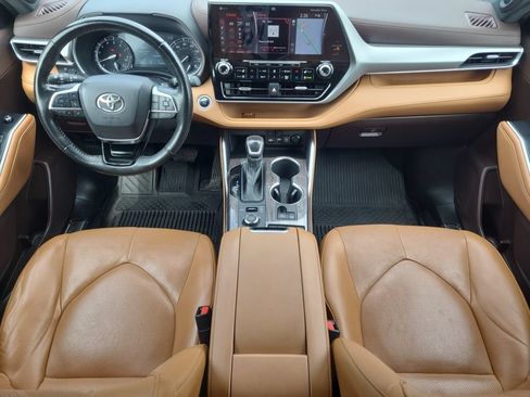 Used 2021 Toyota Highlander Platinum AWD/4WD image 10