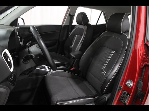 Certified 2022 Hyundai Venue Limited image 5