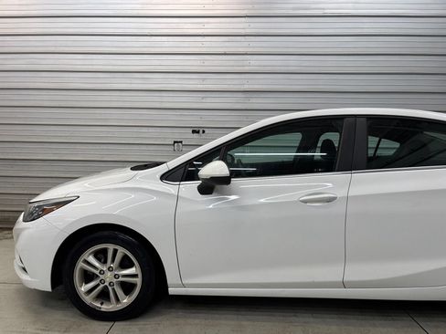 Used 2018 Chevrolet Cruze LT w/ LT Fleet Convenience Package FWD image 3