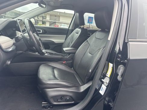 Used 2022 Jeep Compass Limited image 17