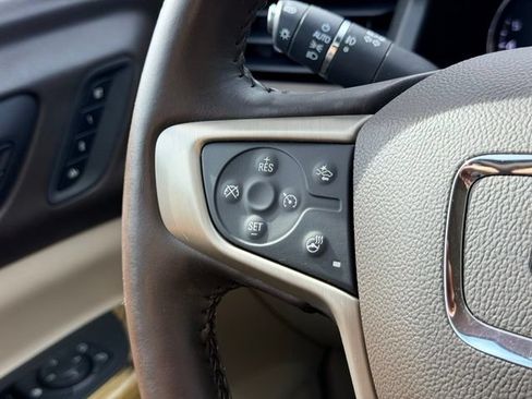 Used 2018 GMC Acadia Denali w/ Technology Package FWD image 11
