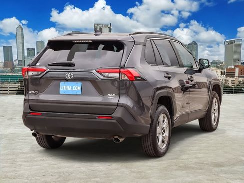 Used 2025 Toyota RAV4 XLE AWD/4WD image 4