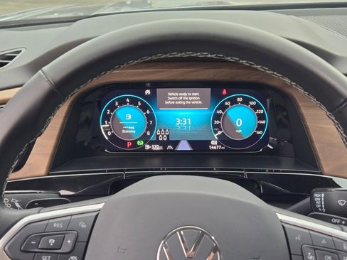 Used 2025 Volkswagen Atlas SE image 32