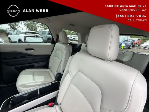 Used 2023 Nissan Pathfinder SL w/ SL Premium Package AWD/4WD image 28