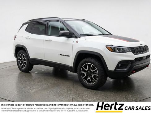 Used 2025 Jeep Compass Trailhawk image 1