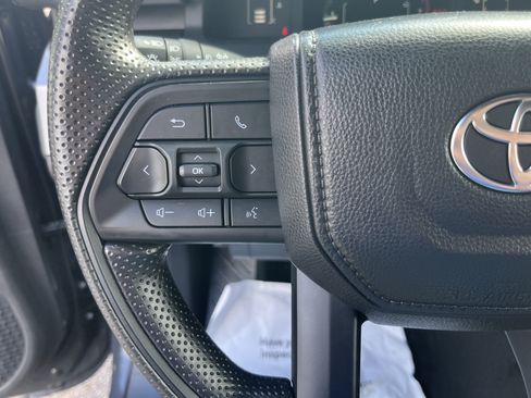 Certified 2025 Toyota Tacoma SR5 AWD/4WD image 18