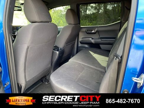 Used 2017 Toyota Tacoma TRD Sport w/ Tow Package (A/T) AWD/4WD image 11