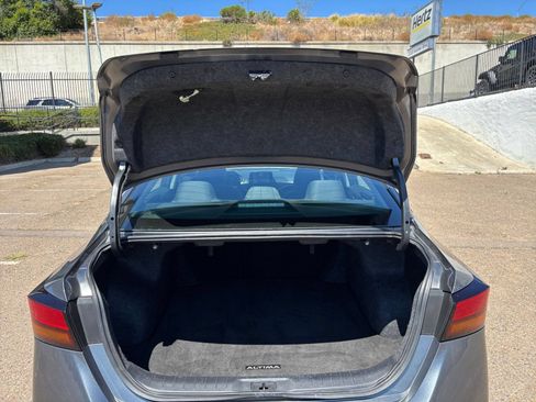 Used 2025 Nissan Altima 2.5 SV FWD image 31