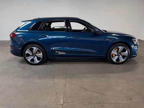 Used 2022 Audi e-tron Premium Plus w/ Premium Plus Package AWD/4WD image 2