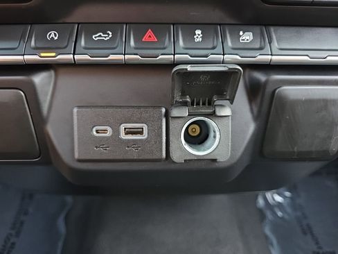 Used 2021 Chevrolet Silverado 1500 LT AWD/4WD image 28