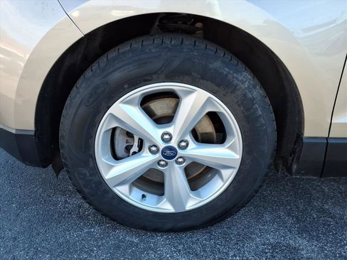 Used 2020 Ford Edge SE image 12