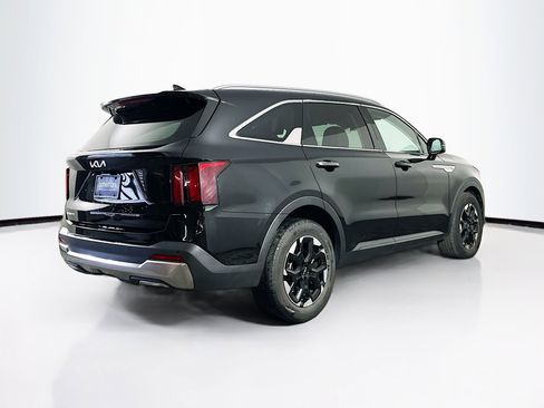 Used 2024 Kia Sorento S image 9