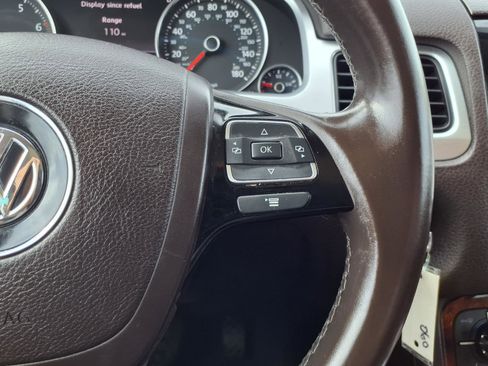 Used 2012 Volkswagen Touareg Sport image 16