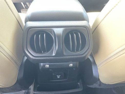Used 2018 Jeep Wrangler Unlimited Sahara AWD/4WD image 21