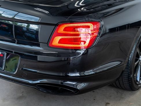 Used 2020 Bentley Flying Spur W12 image 29