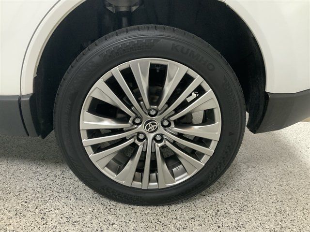 Used 2024 Toyota Venza XLE AWD/4WD image 10