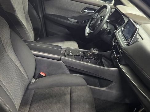 Used 2023 Nissan Rogue SV image 40