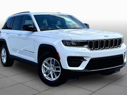 Used 2025 Jeep Grand Cherokee Laredo X RWD image 3